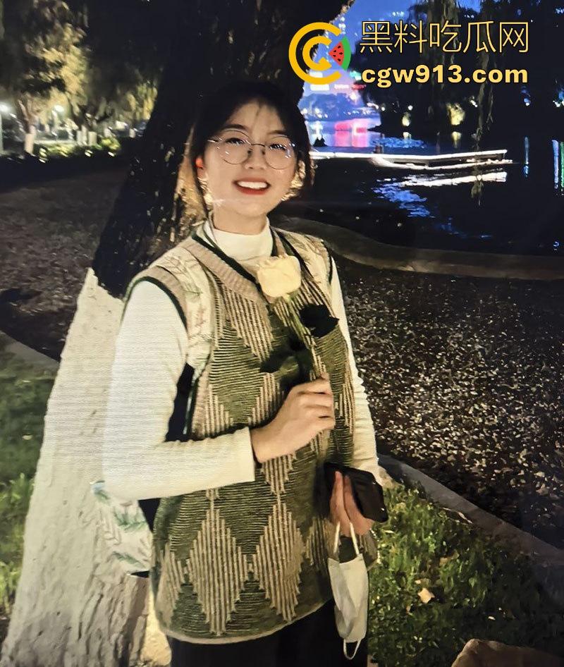 兰州大学极品学妹【林艺菲】化身乖母狗被男友调教，道具挑逗狼牙棒打桩后入，淫荡模样与清纯长相天差地别！-3