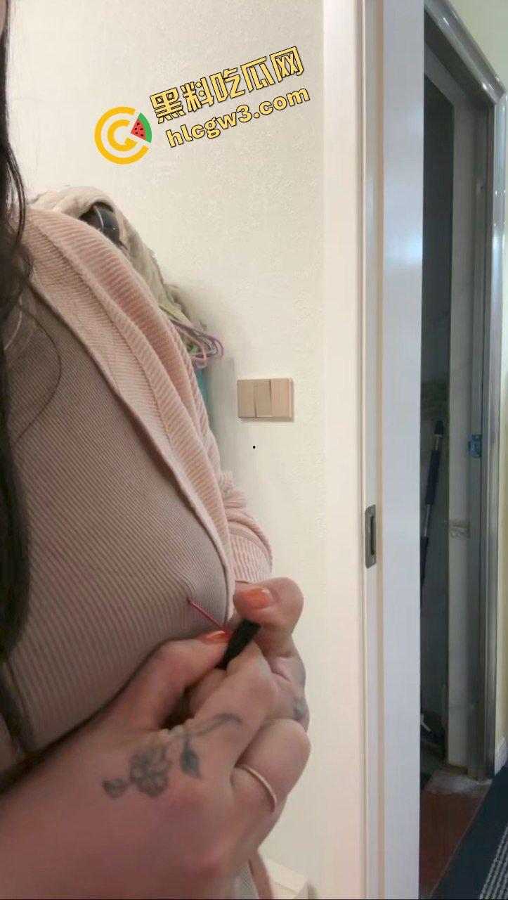 湖北汉口学院反差骚鸡女大『肖菲瑜』追寻刺激 出租房火机电击奶头！爽到起跳！独家曝光！-6