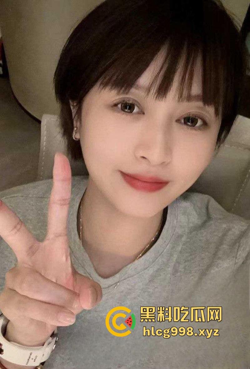 上海公务员【Ivy未央】曾在推特售卖户外露出视频 外秀内骚 各种漏出 现已改行时政评论！绝版资源且看且珍惜-1