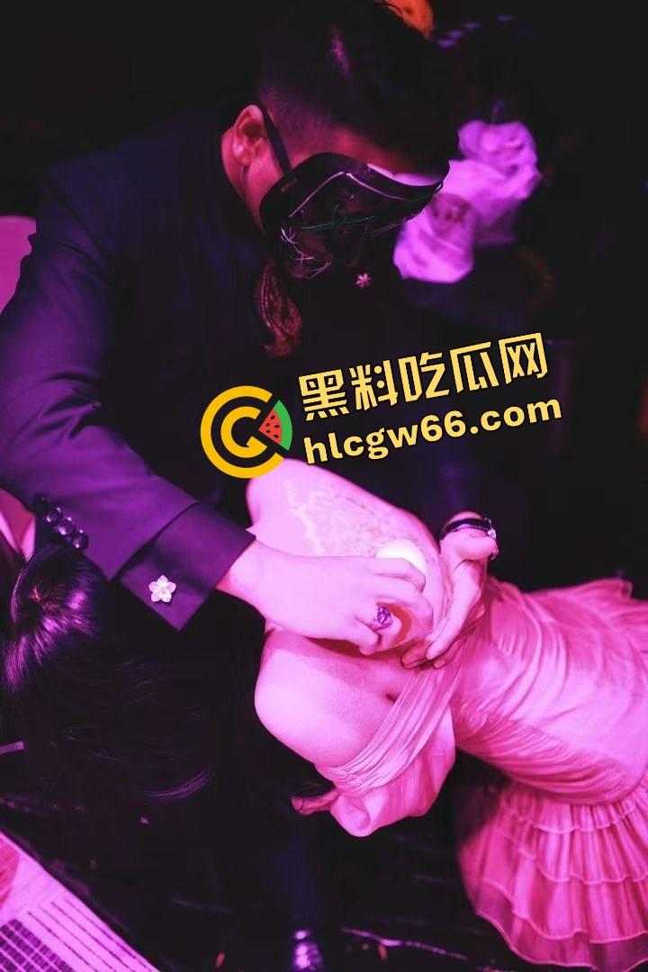 武汉SM酒吧爆料,妹子免费男得500,可吊起来抽逼、滴蜡捆绑全套伺候,M妹排队等调教!-4