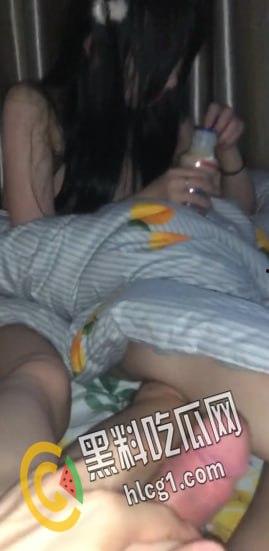 油嘴滑舌PUA大神 成功拿下学校里 长腿高颜值小姐姐 约去她家里操对白清晰超级刺激 肏的骚货头皮发麻-1