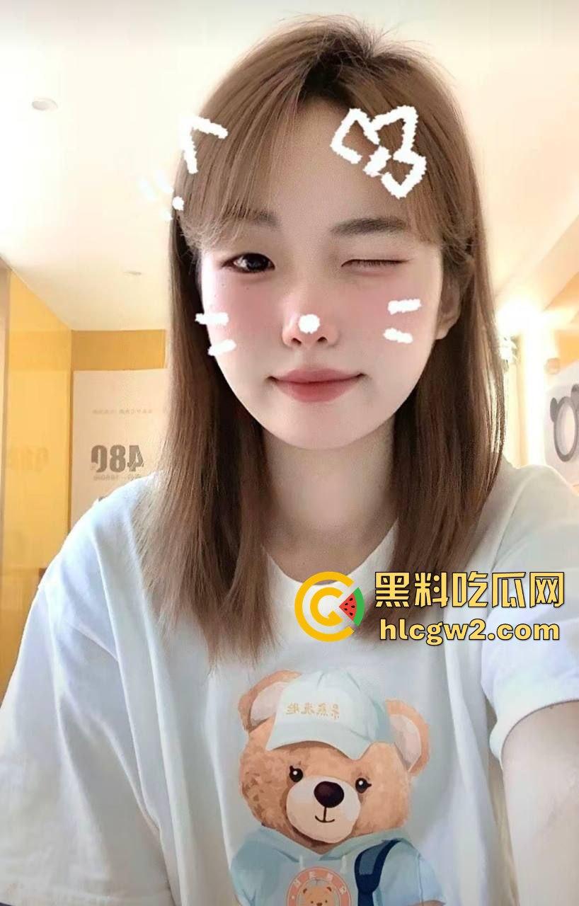 广州医科大学2022级校花【姜梓婷】调教视频曝光 清纯脸孔下的淫荡小母狗被男友操得嗷嗷叫!-2