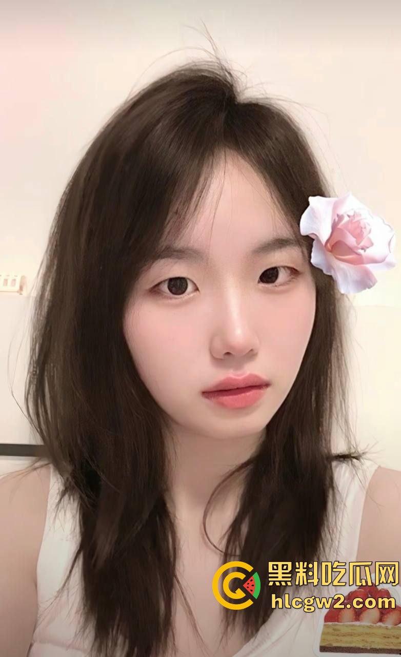 广州医科大学2022级校花【姜梓婷】调教视频曝光 清纯脸孔下的淫荡小母狗被男友操得嗷嗷叫!-5