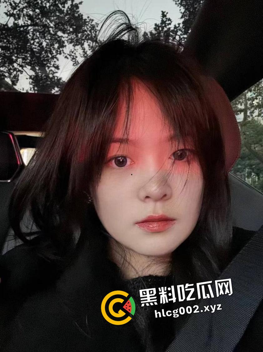 西安东郊摩托车俱乐部大瓜! 店内小妹和老板没等客人走就开干 妹妹在沙发上疯狂被怼 现场偷拍视频流出-4