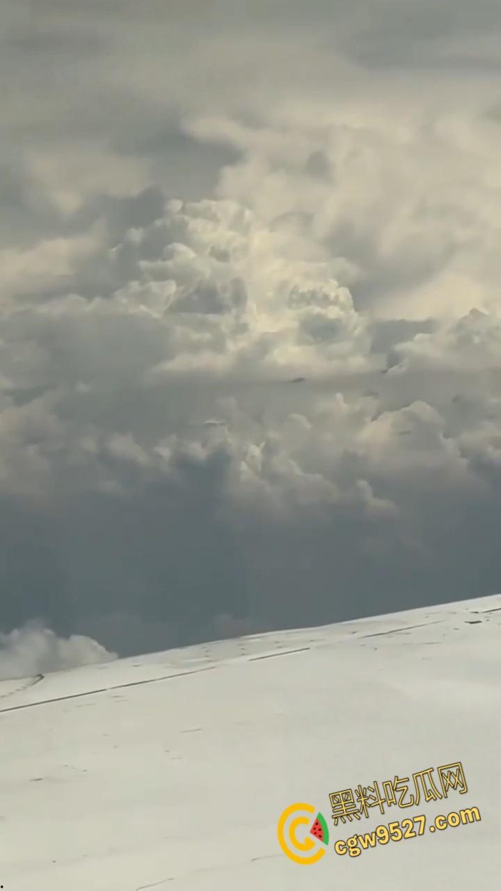 抖音上疯传灵异事件，长白山昆仑山哀牢山天空突变，道友雷电中渡劫升仙，龙影现世抓拍视频大合集 ！-3