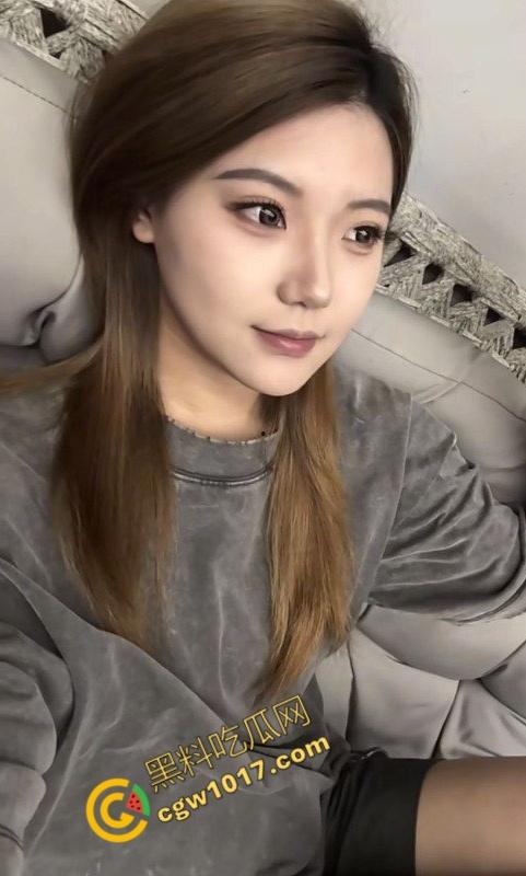 北京女大学生【张佳瑶】被金主包养视频泄密!露脸口交,舌尖拉丝,女上后入轮番爆操,淫液喷溅,画面刺激无比!-1