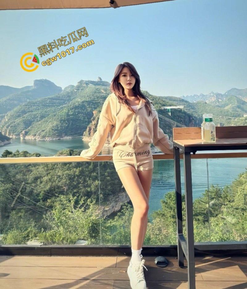 北京女大学生【张佳瑶】被金主包养视频泄密!露脸口交,舌尖拉丝,女上后入轮番爆操,淫液喷溅,画面刺激无比!-3