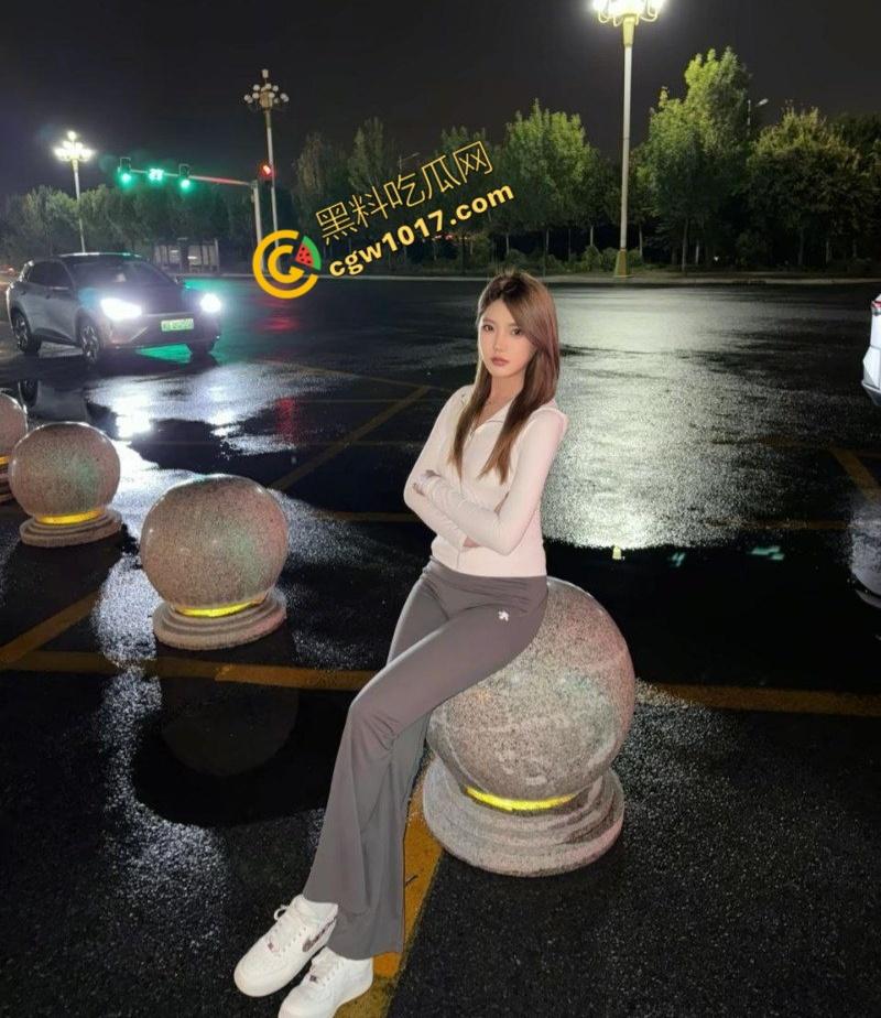 北京女大学生【张佳瑶】被金主包养视频泄密!露脸口交,舌尖拉丝,女上后入轮番爆操,淫液喷溅,画面刺激无比!-5