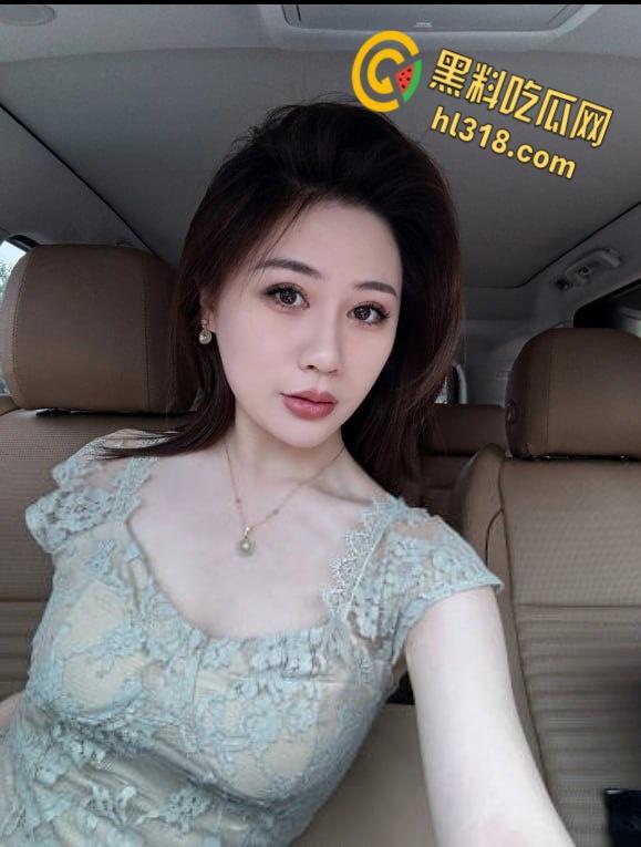 曾经网吧公厕女王【小性感】 强势回归，公厕狼牙四指插穴，爽到忍不住娇喘，喷溅淫汁浑身抽搐！-1