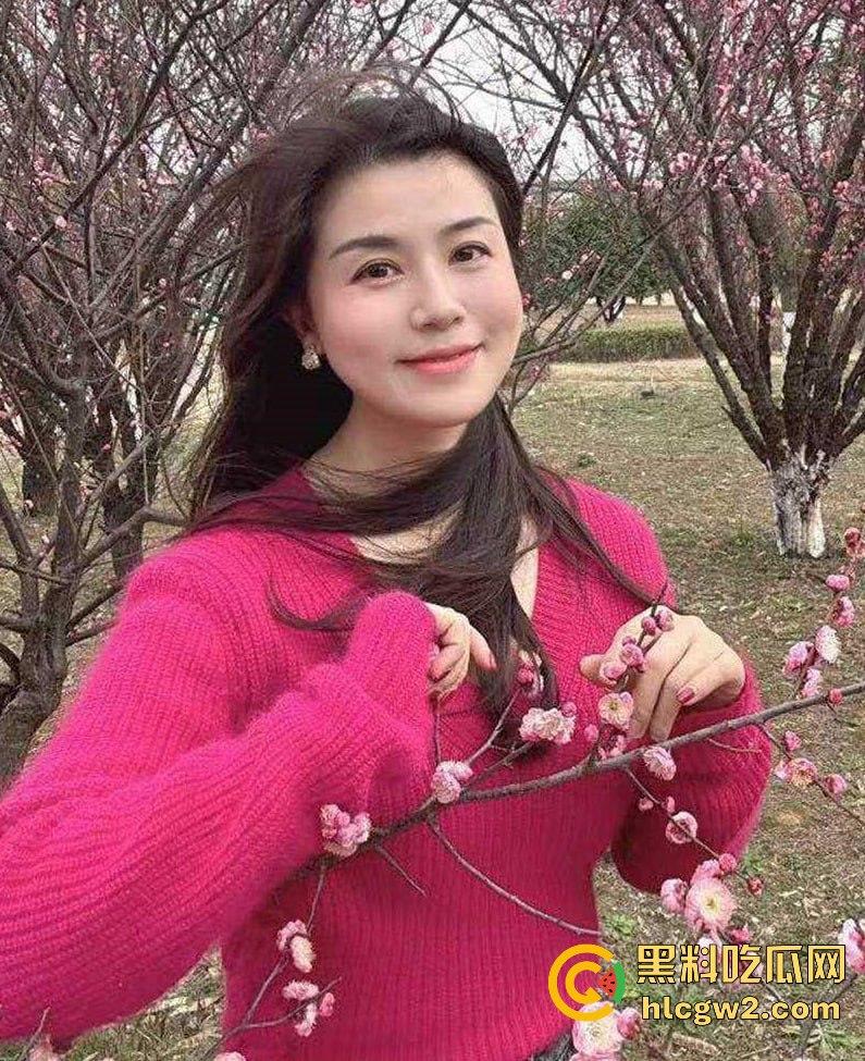 极品女友【谷婧瑶】清纯颜值下的淫荡秘密!自拍大放送 超大按摩棒狂插粉嫩蜜穴 身材火辣妖娆,性感撩人到爆!-3