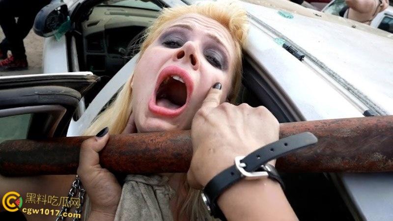 捷克变态家庭重口新篇,Damien淫乱音乐节淫乱狂欢,多人轮奸围观肉便器,BDSM鞭打喝尿各种调教玩弄 !-5