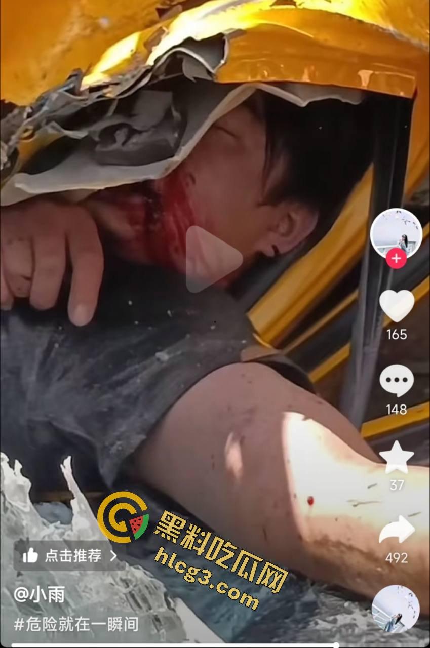 昆明西苑立交重大车祸!两车相撞一车被碾压 江铃汽车车主当场死亡-5