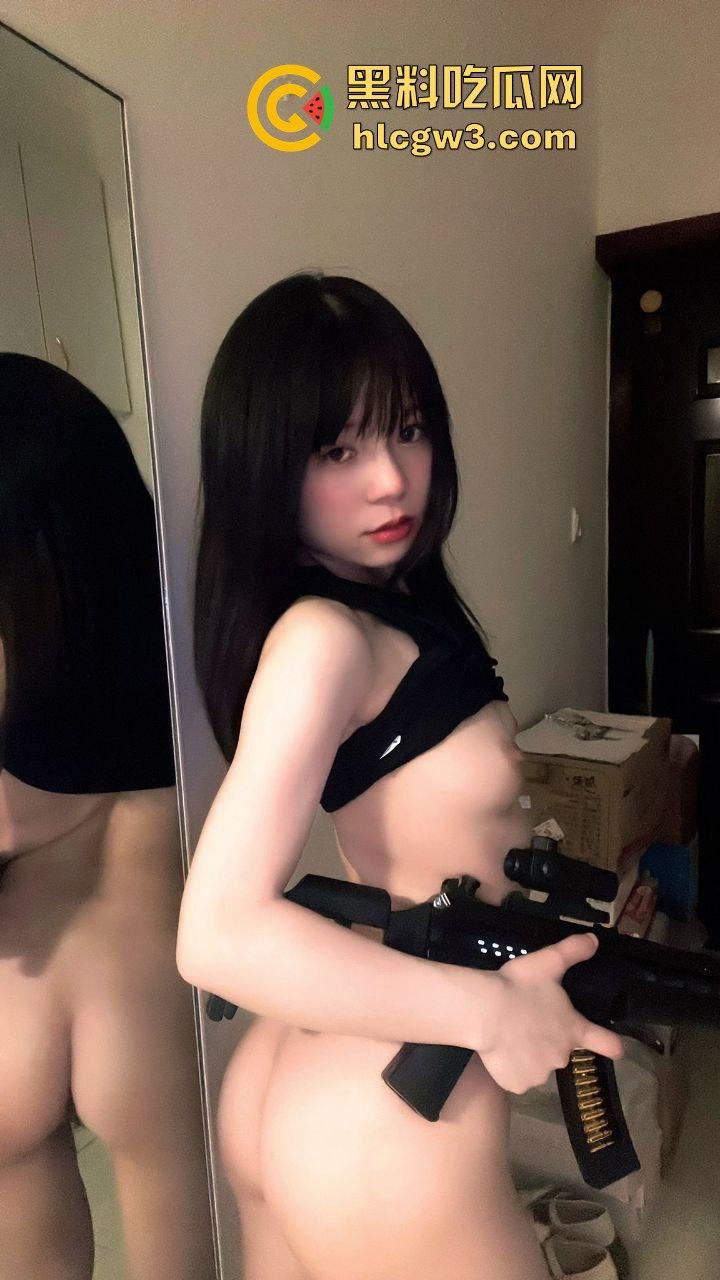 白白嫩嫩极品长腿骚货【胡梦琪】，户外露出拿枪挑逗玩口爆，野战现场直接干到树皮都裂了草到腿软！-6