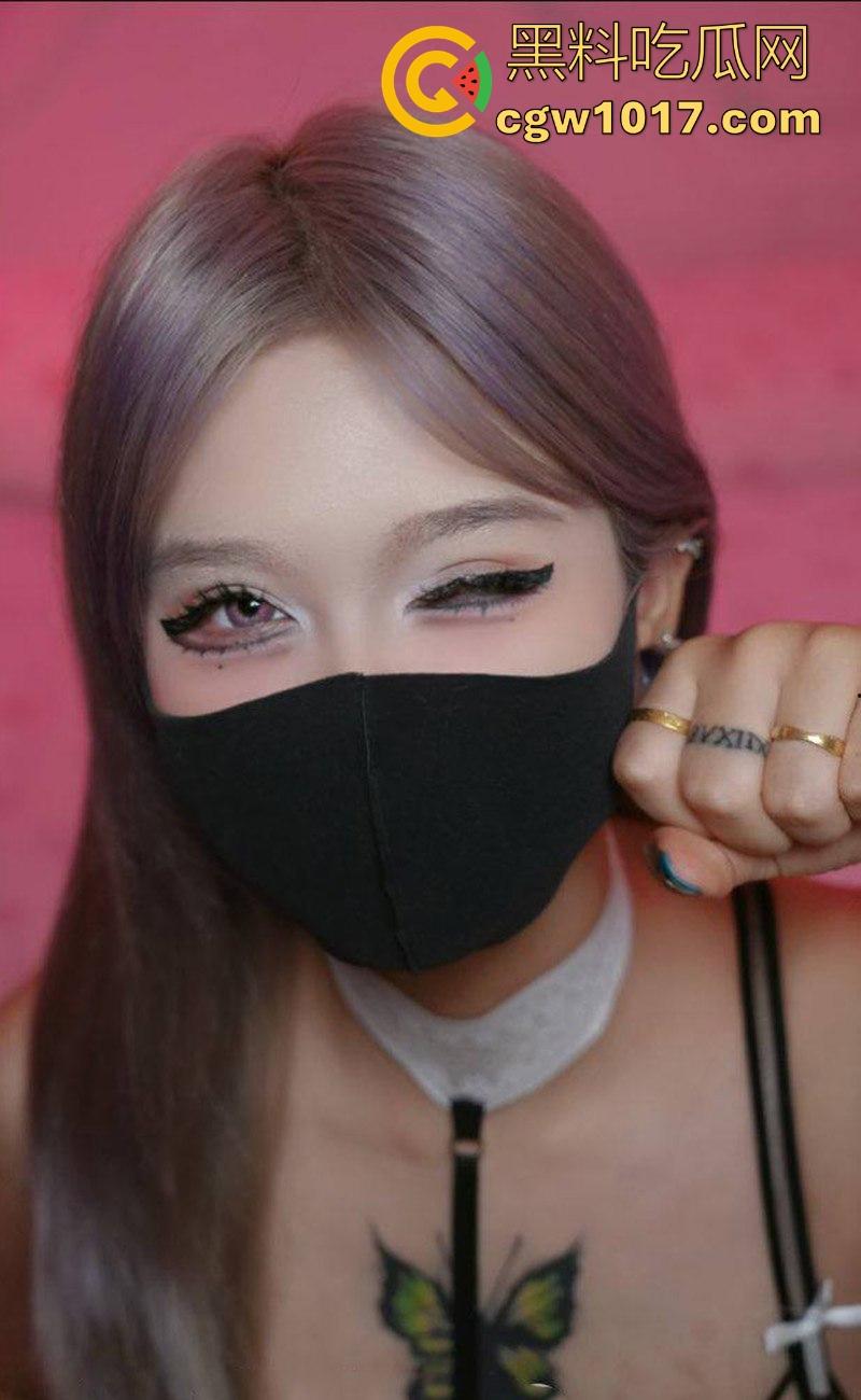 05年推特网黄博主【小狗pro】福利合集曝光，花式多道具自慰，粗壮假屌轮番猛插粉嫩小穴，全程高能淫靡！-3