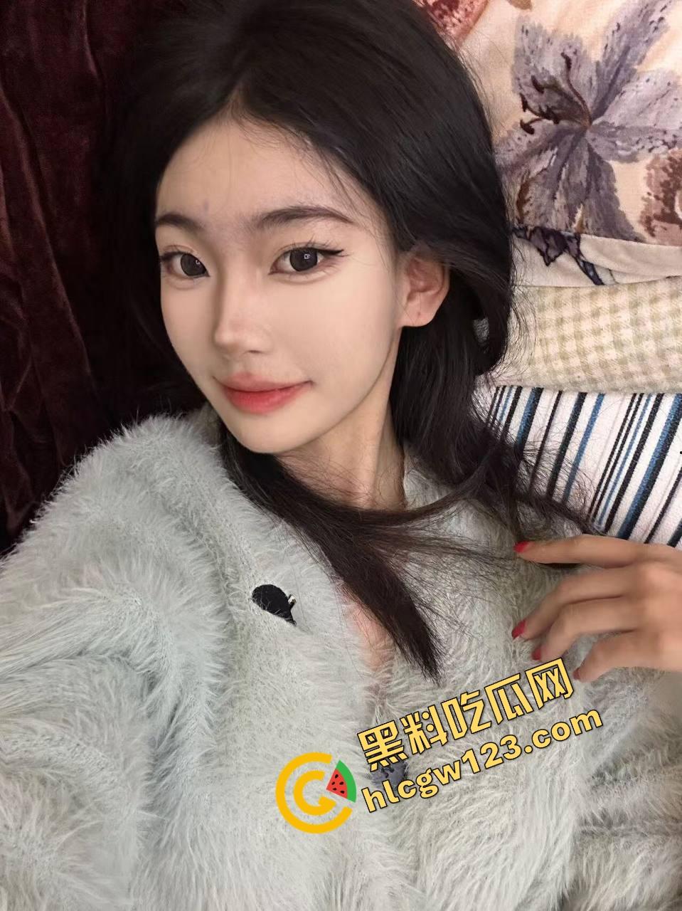 上海外围媛媛反向骑坐爆操位,骑着骑着自己先高潮了,手指插进逼里喷得床单全湿,反客为主玩疯了!-3