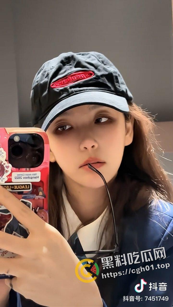 开盒LPL知名主持人【RITA】!开奔驰 喝战马 电竞椅上日rita 电竞少年的女神个人信息大曝光-3