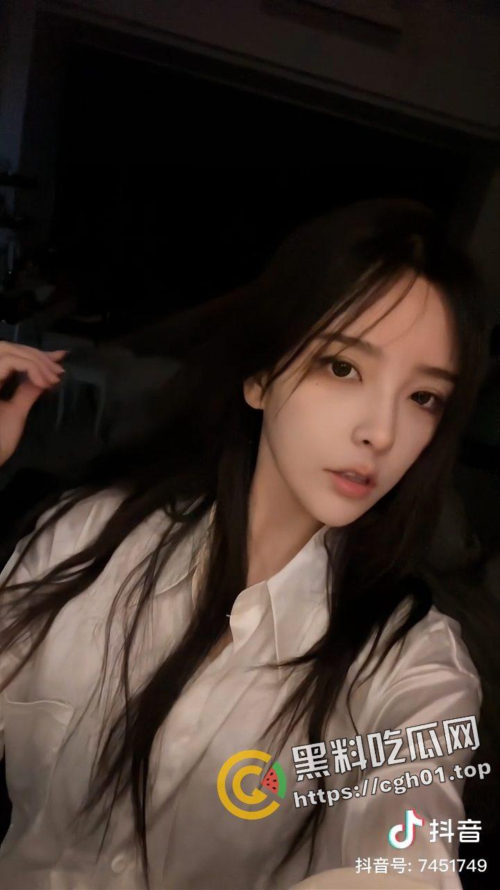 开盒LPL知名主持人【RITA】!开奔驰 喝战马 电竞椅上日rita 电竞少年的女神个人信息大曝光-5