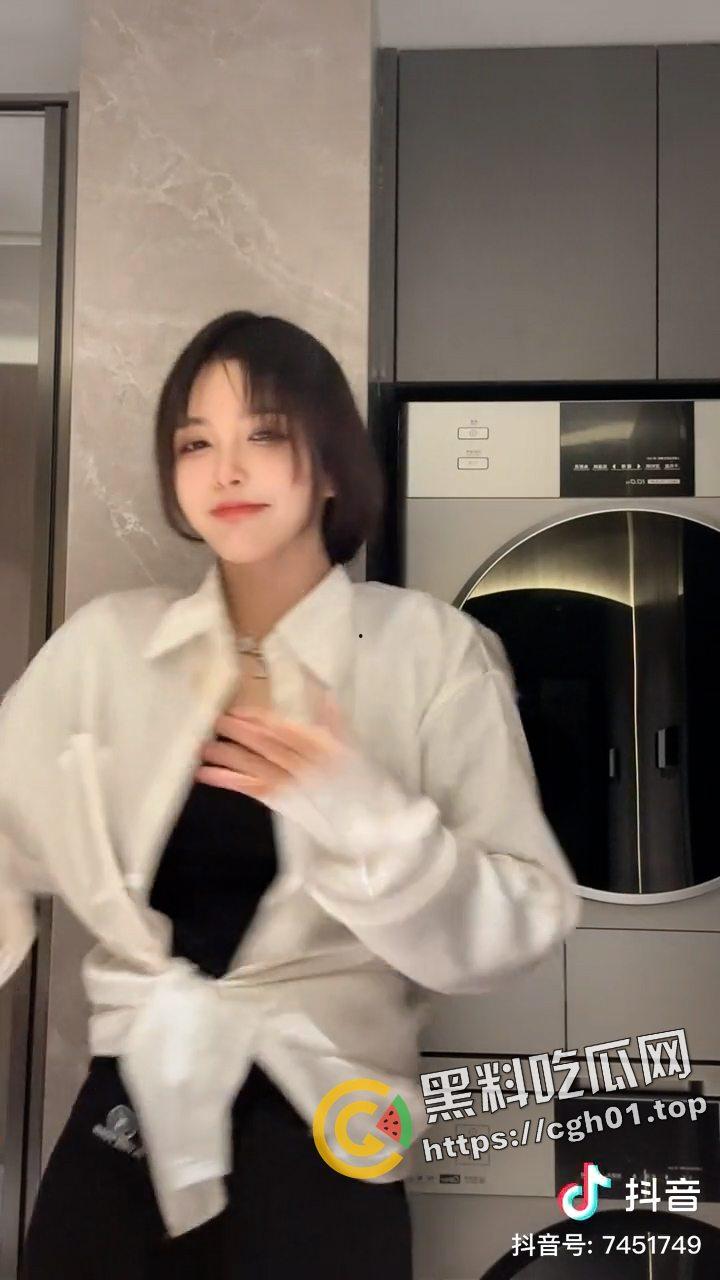 开盒LPL知名主持人【RITA】!开奔驰 喝战马 电竞椅上日rita 电竞少年的女神个人信息大曝光-6