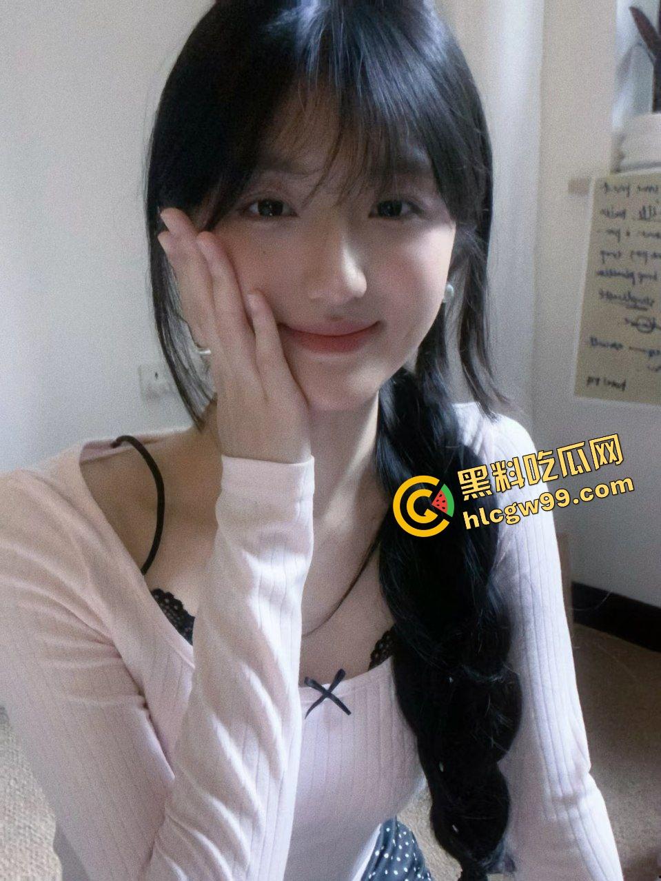 浙江艺术职业清纯小太妹【曲婉怡】私拍解衣诱惑露奶不雅,跳蛋硅胶仙女棒淫荡插逼!独家流出!-1