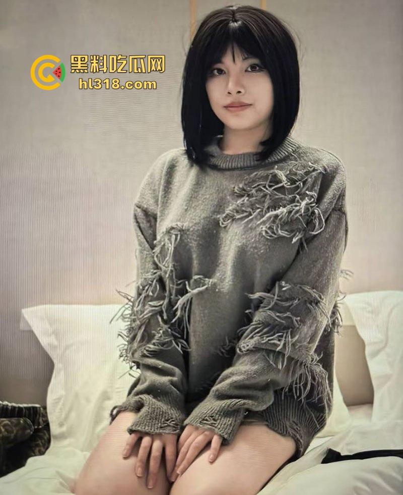 广州性感嫩妹【魏舒莹】性爱自拍分手后惨遭曝光,完美露脸激烈性爱,后入狂草肥臀堪称视觉盛宴!-1