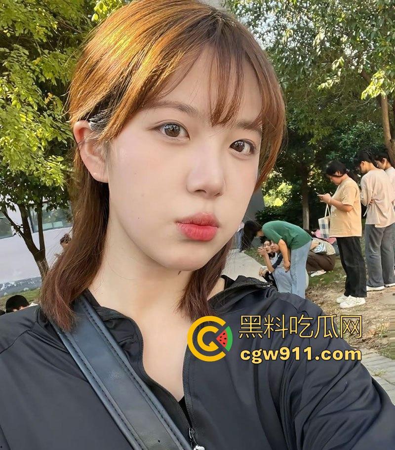 武汉金融学院纯欲清纯女神【李奕媚】私密视频惨遭前男友曝光，骚逼粉嫩撩人，蜜桃臀上位猛坐榨精，看得人血脉喷张！-4