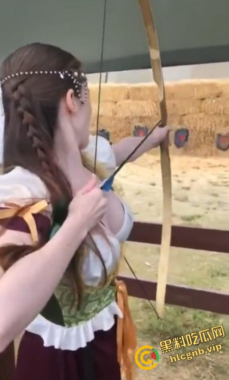又见新“运动媛”引争议:明为射箭 实钓鱼?-3