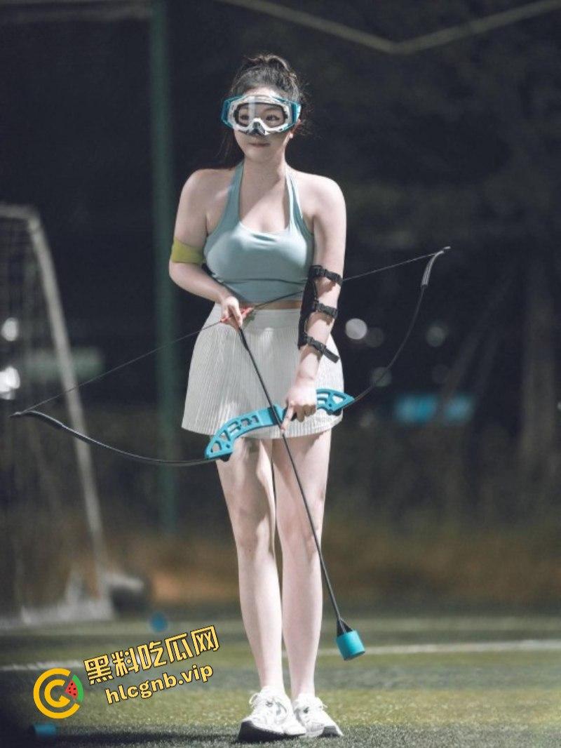 又见新“运动媛”引争议:明为射箭 实钓鱼?-6