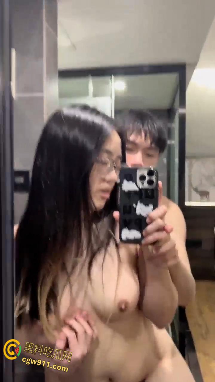 山西临汾微胖学妹【徐淼淼】,与男友酒店镜前后入自拍,极品翘臀后入爆操,白嫩巨乳晃动不止!-7