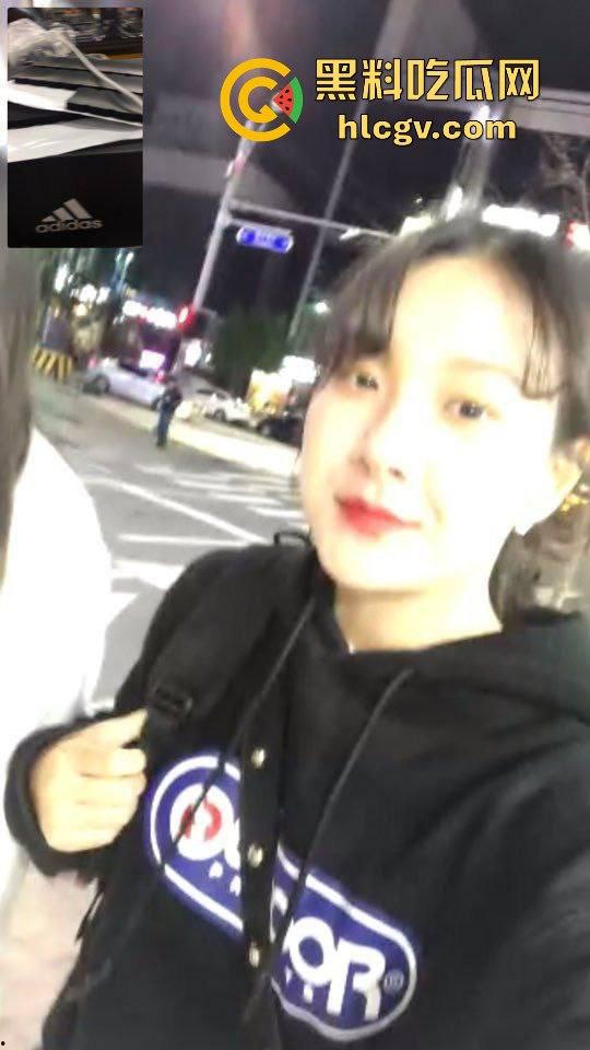 瓜友投稿韩国大一学生妹裸聊!甜美娃娃脸的她,居然洗浴间玩花花裸拍,各种姿势刁钻得让人忍不住拔枪!-2