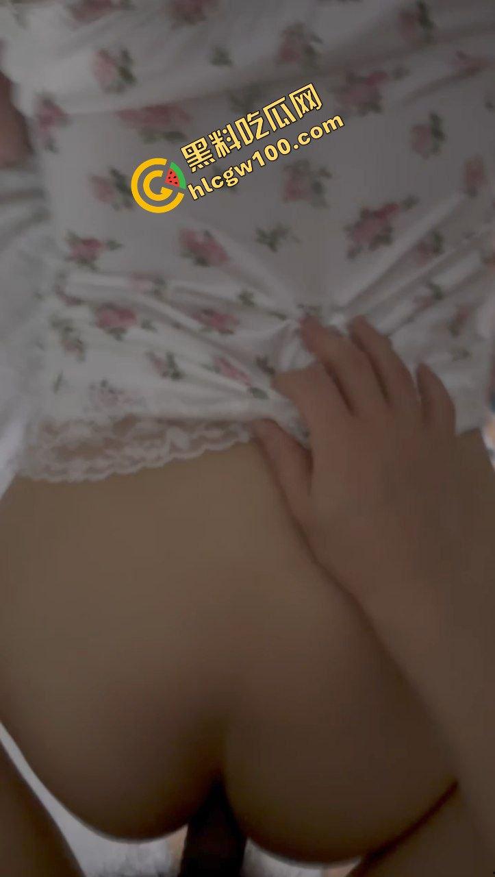 福建莆田反差婊骚鸡粉逼炮友『杨颖妮』日常记录爆操母狗 淫荡做爱舔逼遭泄密！原创独家流出！-5