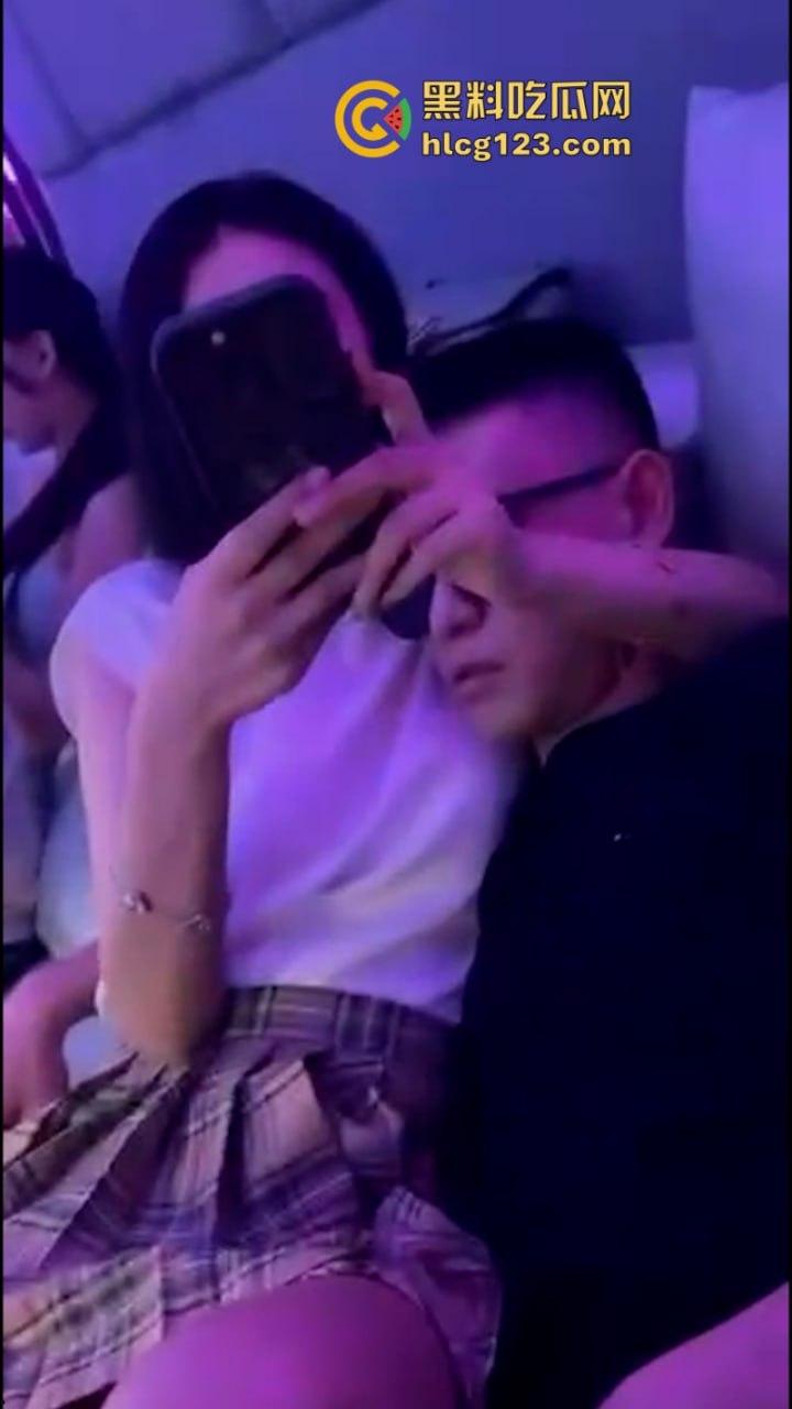 “再也不吃鸡巴了!”陪酒妹深夜出台被玩吐 同情又想笑 妹子有点可怜了-5