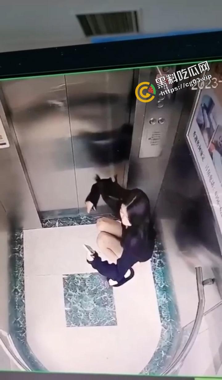 河南驻马店 不文明行为!女子在电梯内排泄 无视监视器淡定离开-4