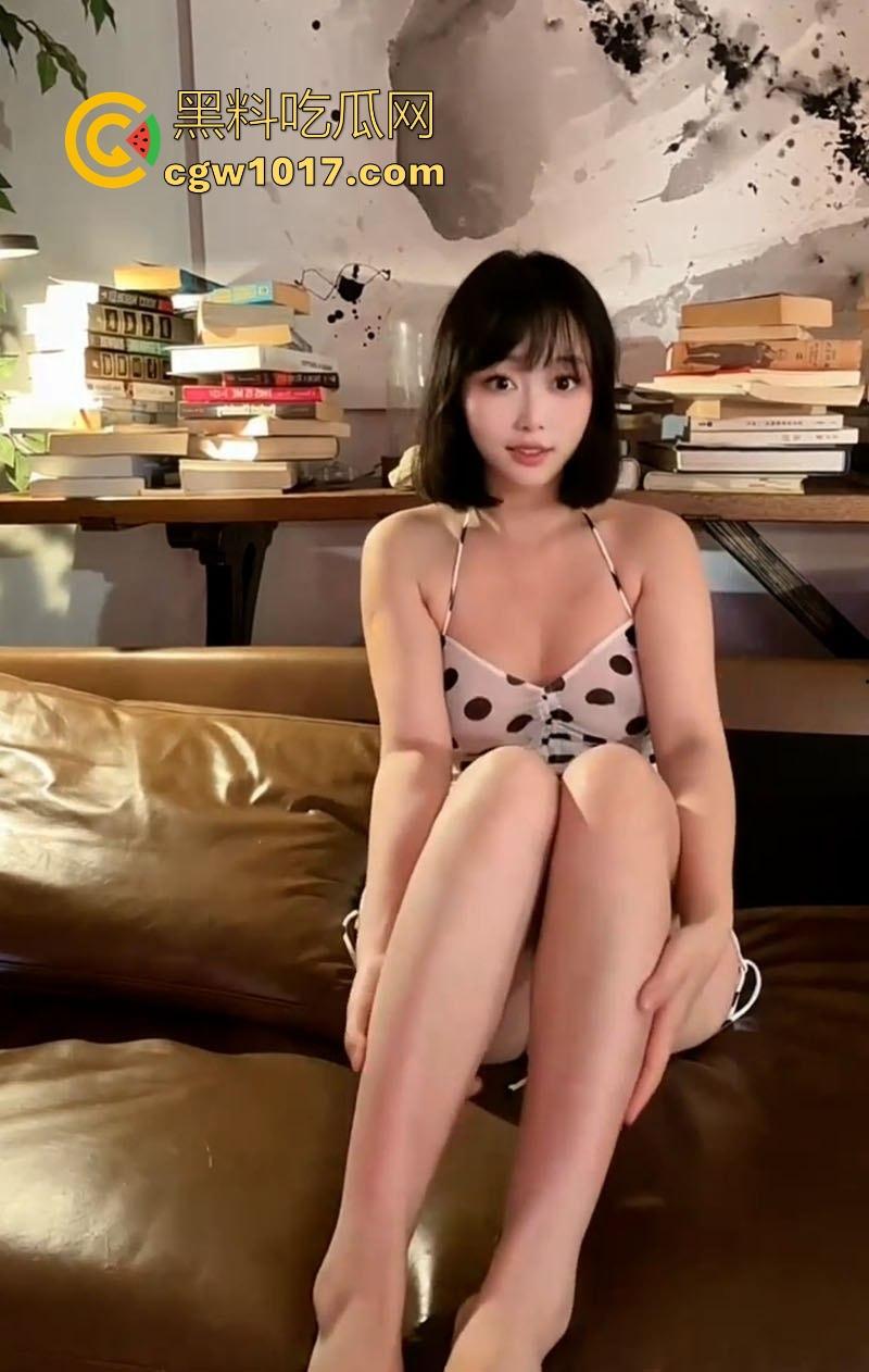 清纯反差福利姬【黑猫露娜酱】大尺度私拍视频流出，假肉棒自慰猛插骚穴，每一下深入都直击G点，高潮迭起不断！-1