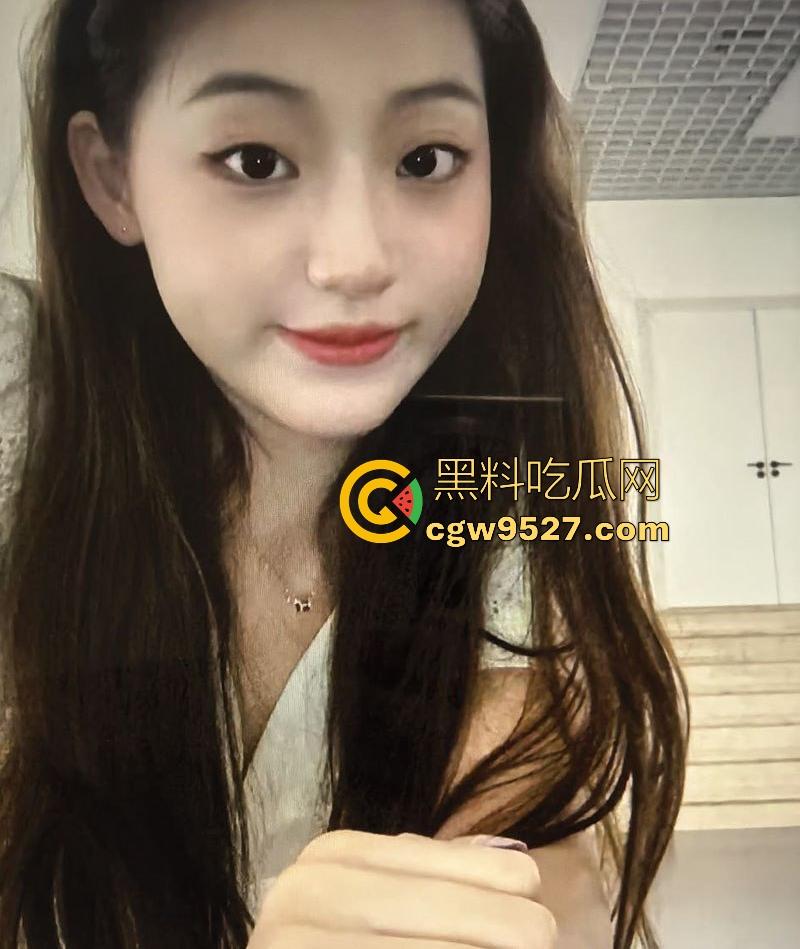 长春工商学院【刘晴晴】洋溢青春气息，圆润脸庞甜美可人，却在床上与男友彻底放飞，深喉口交反差十足！-2