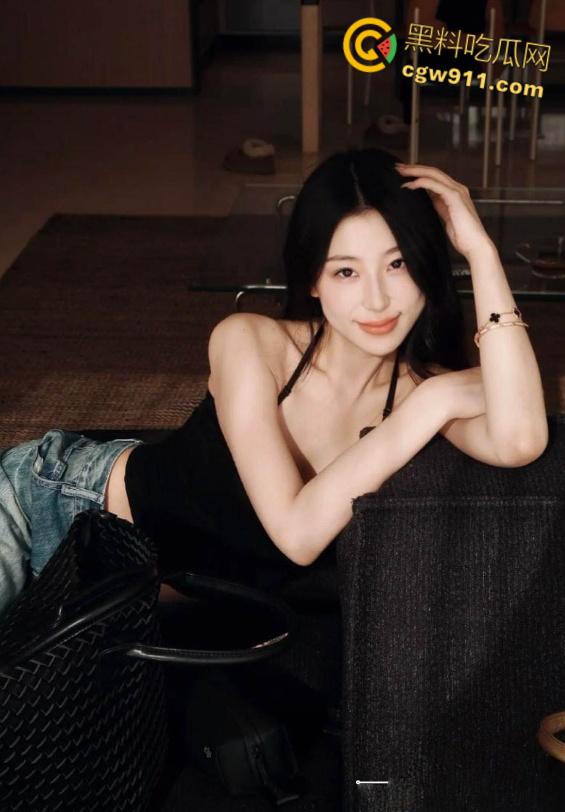 完美腰臀高颜值网红【木子李】被金主包养视频曝光,口交深喉骑乘榨精,无套内射让人血脉喷张!-6