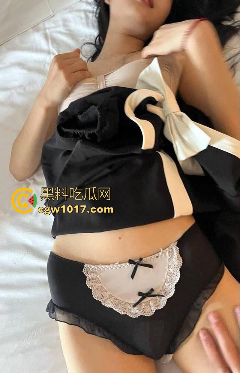 约炮网聊清纯小美【李芳】每晚自慰成瘾，微胖极品身材，高冷女神秒变下贱母狗 ，反差感拉满！-6