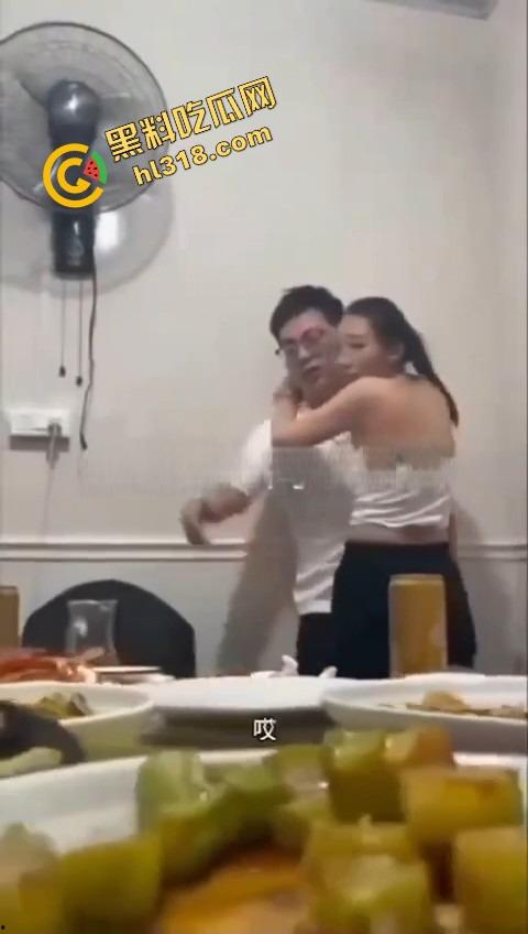 同学聚会惊现大奶初恋白月光，喝多非要炫耀胸大还强行舌吻，老公在家打游戏，这波到底谁才是现任？-2