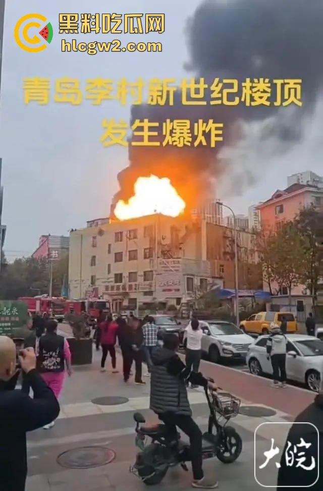 青岛楼顶火情浓烟滚滚,爆炸声不断,现场视频曝光引发热议!-6