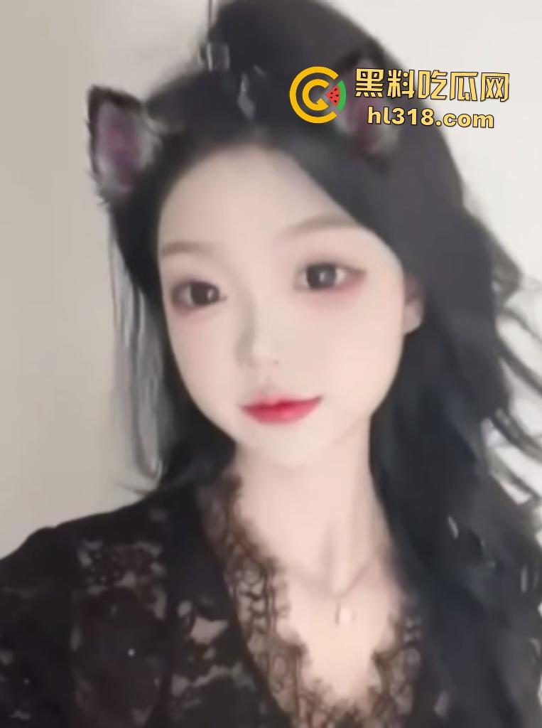 抖音【崽崽baby】真名申雅琴，价格3天一万八，手机相册还拍避孕药，这骚逼怕是炎症缠身还硬接客！-6