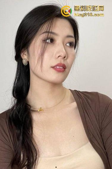 约炮极品美容院老板娘，巨乳翘臀性感人妻，拉到厕所就是一顿爆操强制吞精，这身材很难不爱！-2