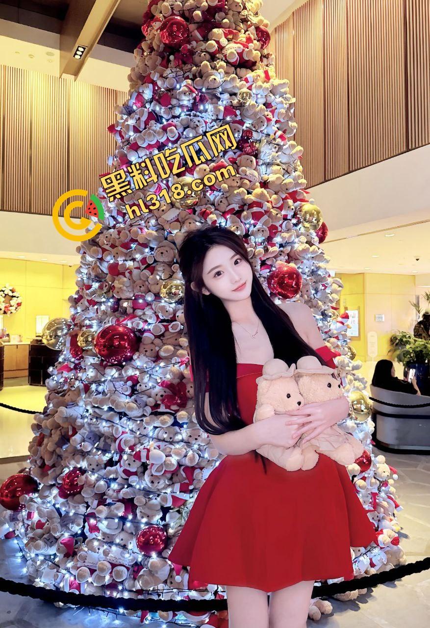 瓜友投稿牛仔裤剪开直接操,和大学同学开房欲望憋炸,撕碎裤子疯狂内射,原来这样操更有味道!-2