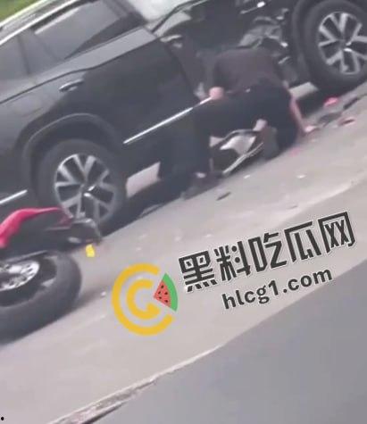 又抬走一位 女骑士摩托车祸！骑摩托车不仅让你拥有S型身材 还能拥有一对完美的假肢！-5