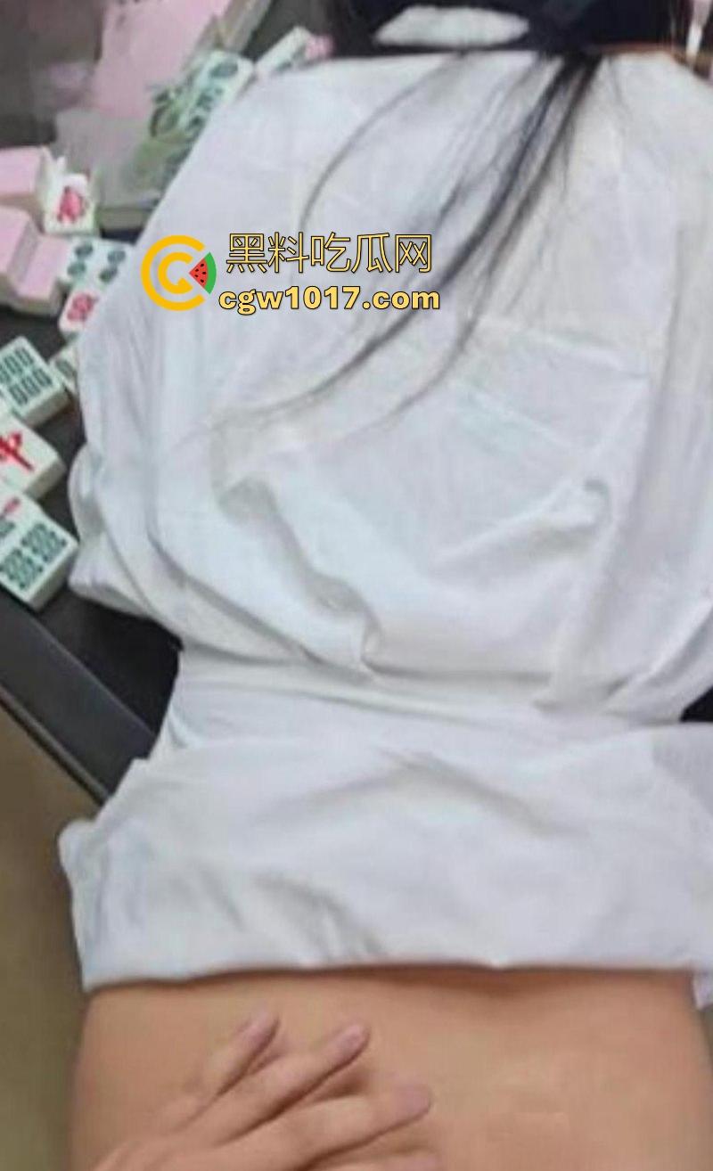 海角乱伦！家里的亲戚一起聚餐，与嫂子棋牌室激情交欢，亲友在隔壁打麻将，小叔子奋力操逼播种！-6