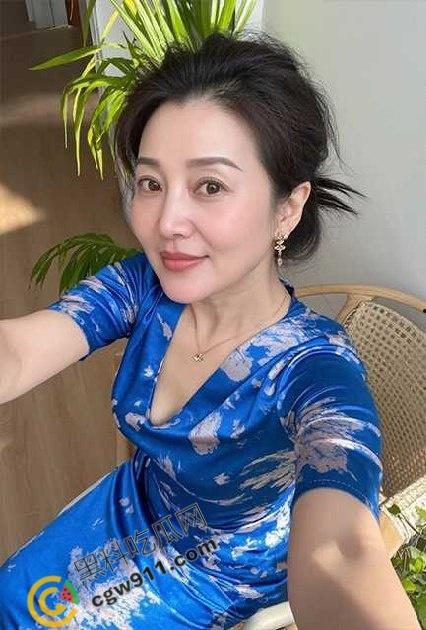 海角乱伦:母亲节用肉棒孝敬淫母,儿子精液狂喷脸上,大屌爆操淫荡骚穴,床下为母,床上为妻-1