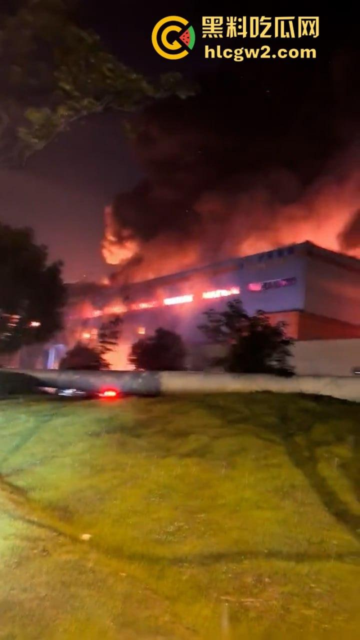 本不富裕的京东雪上加霜！江苏无锡京东自营仓突然失火被烧毁 双11快递滞发 损失惨重-3