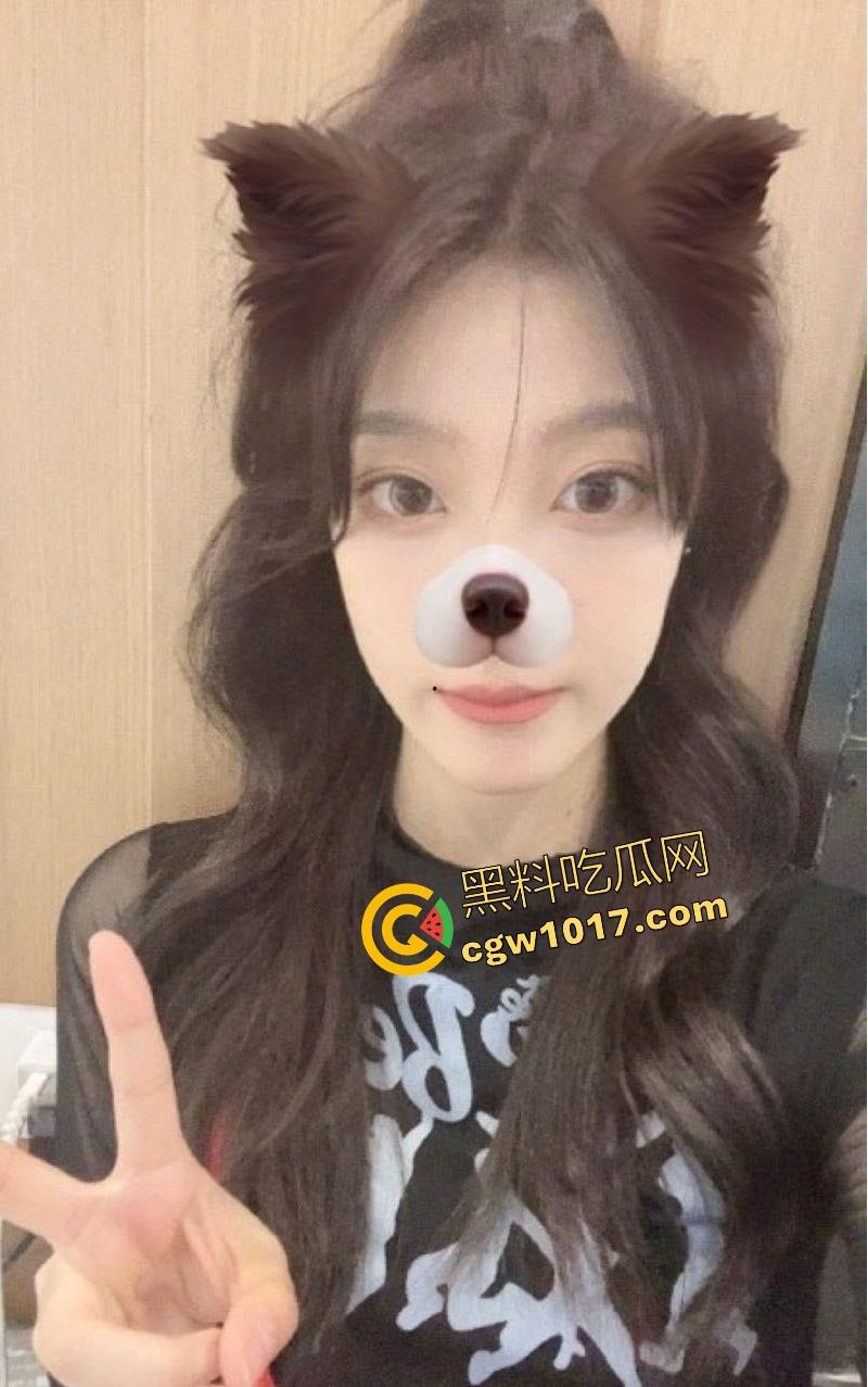 潍坊艺校摩天轮百米啪啪女主【袁雯晴】最新做爱视频曝光，高颜值小母狗，日常吃鸡做爱，各种场所都尝试过，玩法花式挑逗你下体！-3