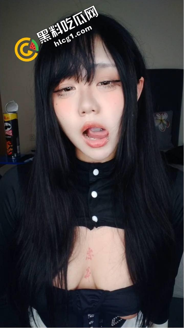 秀人网 F罩杯超淫荡的微胖母狗 假鸡巴和巨乳嫩穴都已准备好 等待着主人调教!-2