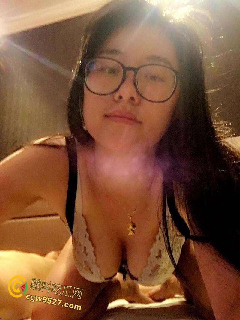 南昌第一中学【谭婷】，知识分子眼镜语文老师，平日里受人尊敬的人民教师，脱了裤子也是一条好母狗 ！-5