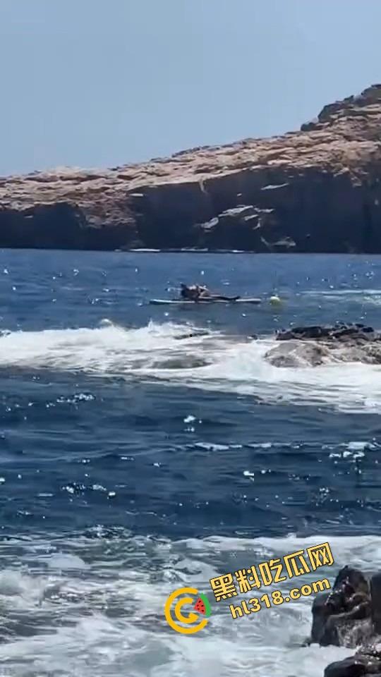 风雨交加浪涌如潮,在海中怒干鲍鱼,海风吹干精液,浪花上打在身上啪啪响,他说风雨中这点痛算什么!-3