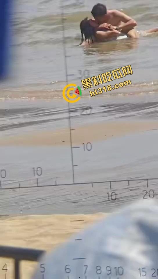 风雨交加浪涌如潮,在海中怒干鲍鱼,海风吹干精液,浪花上打在身上啪啪响,他说风雨中这点痛算什么!-5